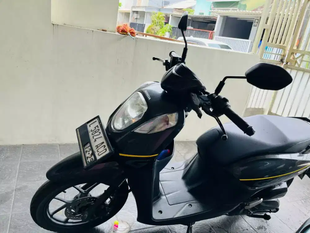 motor kesayangan hanya di pakai ke kantor
