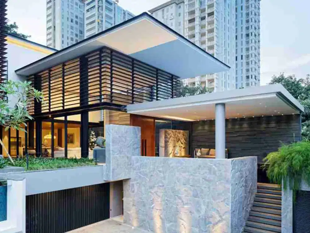 Rumah karya arsitek ternama, bergaya modern tropis dengan sentuhan elegan. Berada di kawasan elite Kebayoran Baru