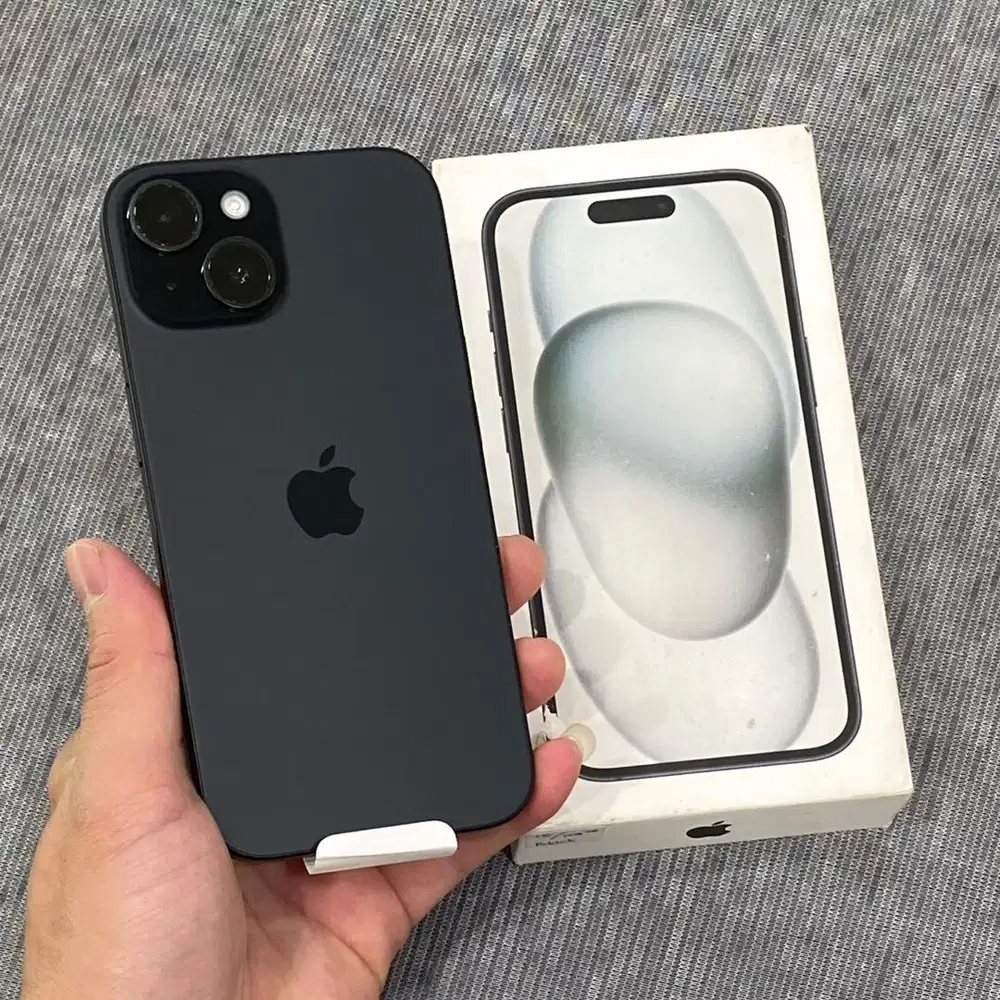 iPhone 15 128GB Black Resmi iBox Garansi on mulus