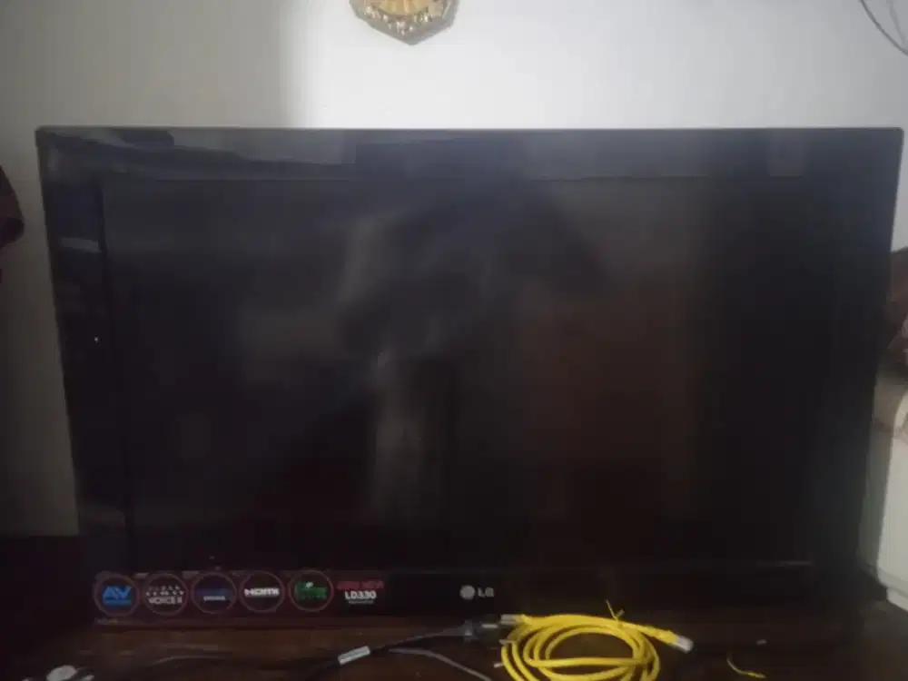 Jual tv LG   32 inch .MASIH NORMAL MINUS KAKI NYA PATAH