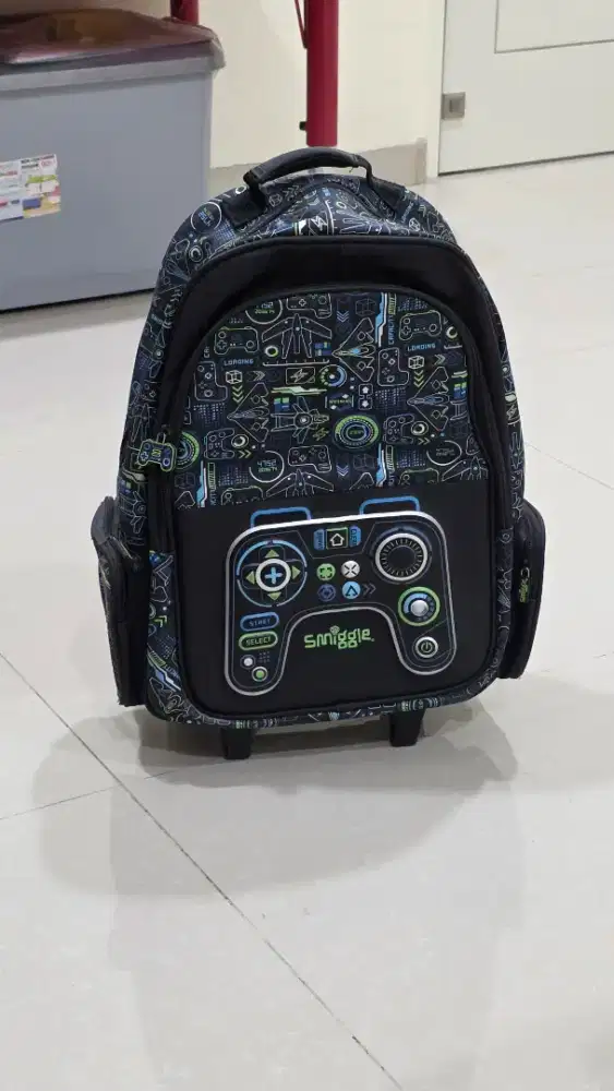 Tas trolly smiggle anak SD