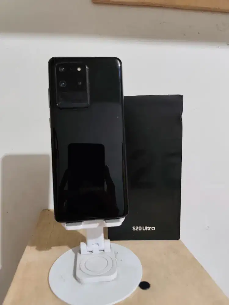 Samaung s20ultra likenew