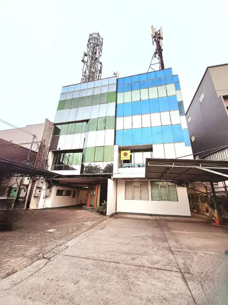 Disewakan Ruang Kantor di Lantai Dasar di Jl Raya Bekasi, Cakung