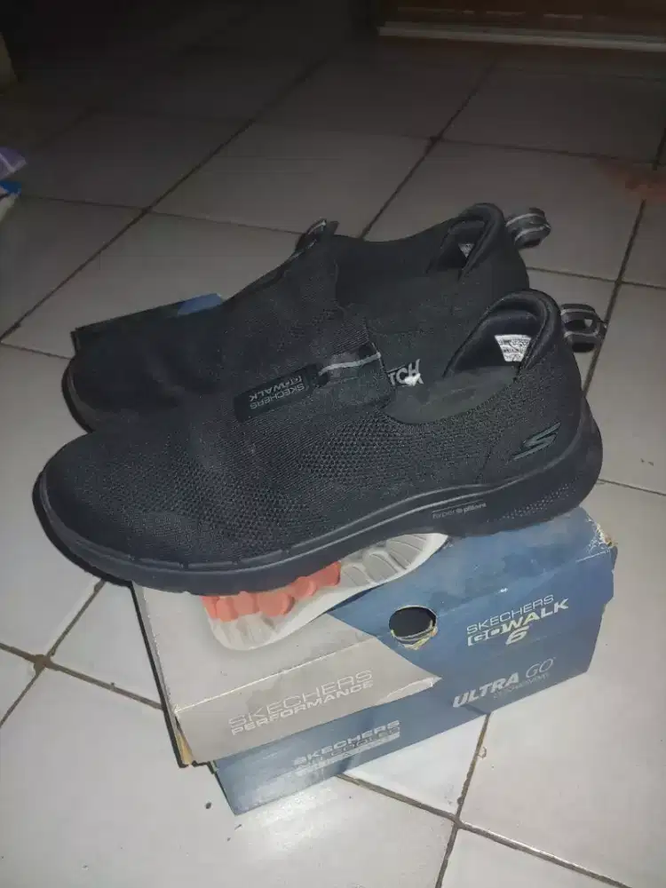 Sepatu. Joging dan harian