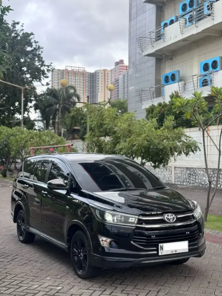 Innova Venturer Bensin Automatic 2019