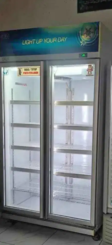 Showcase GEA 800 Liter Super Dingin