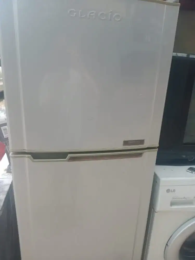 Kulkas 2 pintu Thosiba Galcio