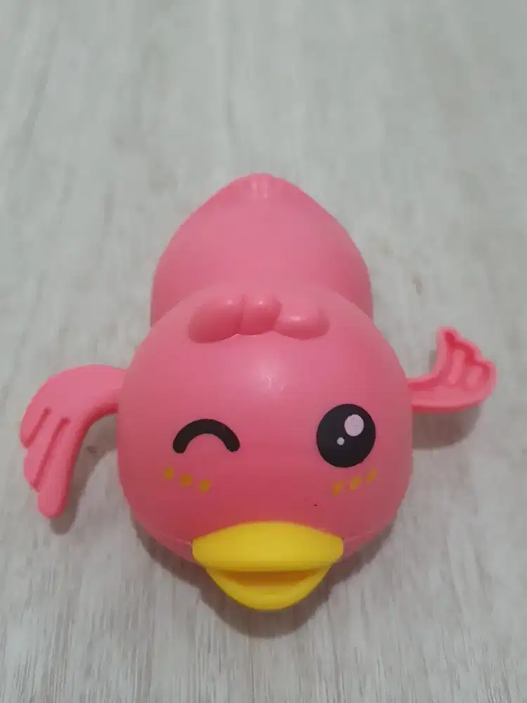 Mainan Bebek Berenang