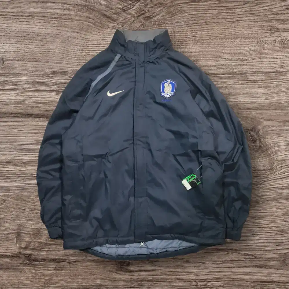 jaket windbreaker Nike Tebal hangat size L used verygood