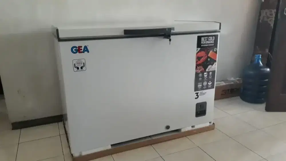 Freezer Box Gea Kapasitas 300 Liter