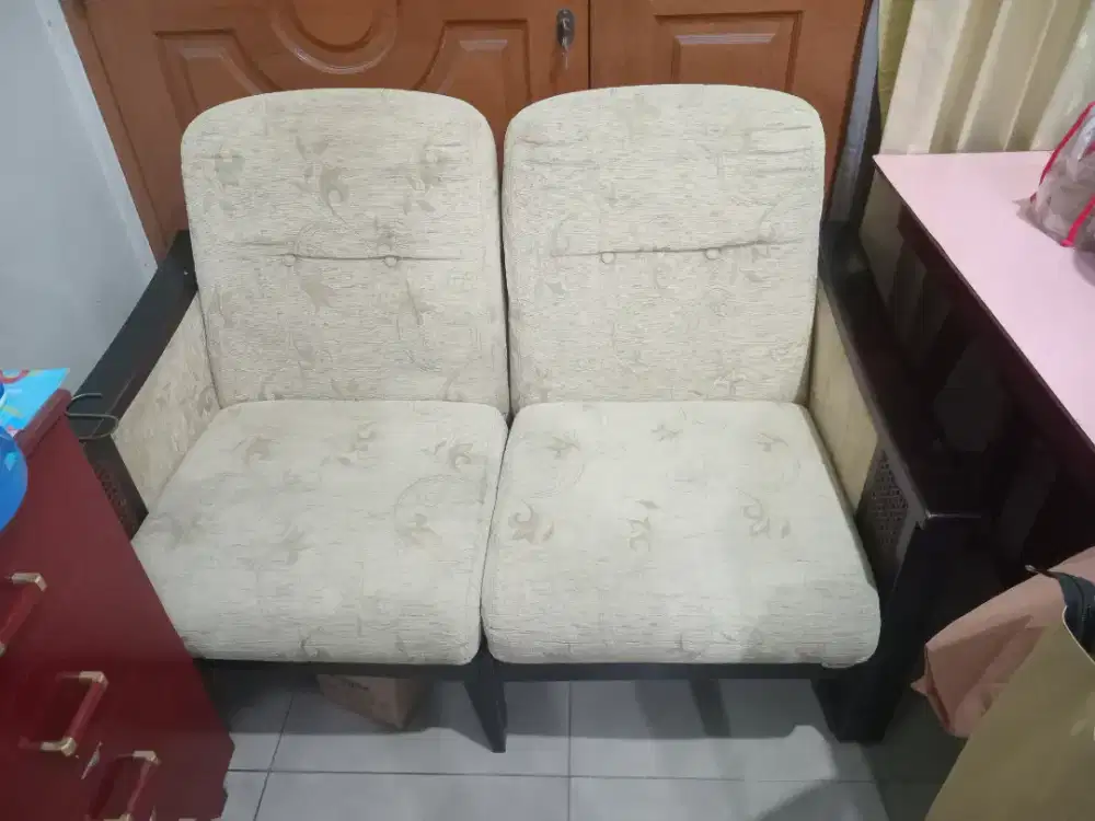 Sofa tempat duduk 2 dudukan