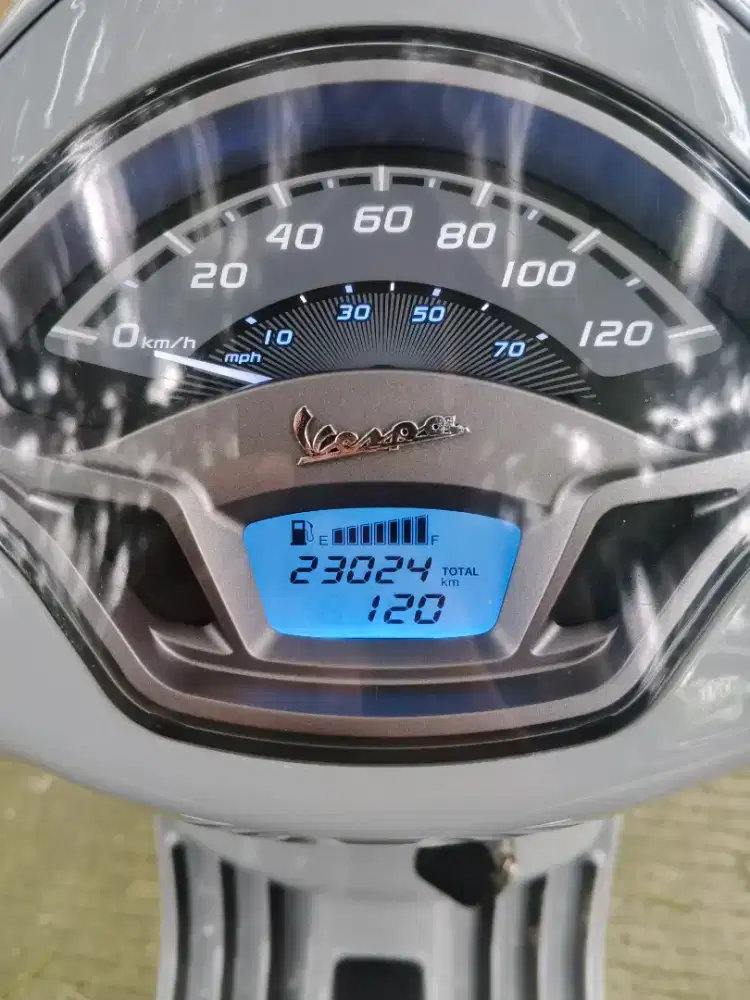 Di jual motor kesayangan vespa matic