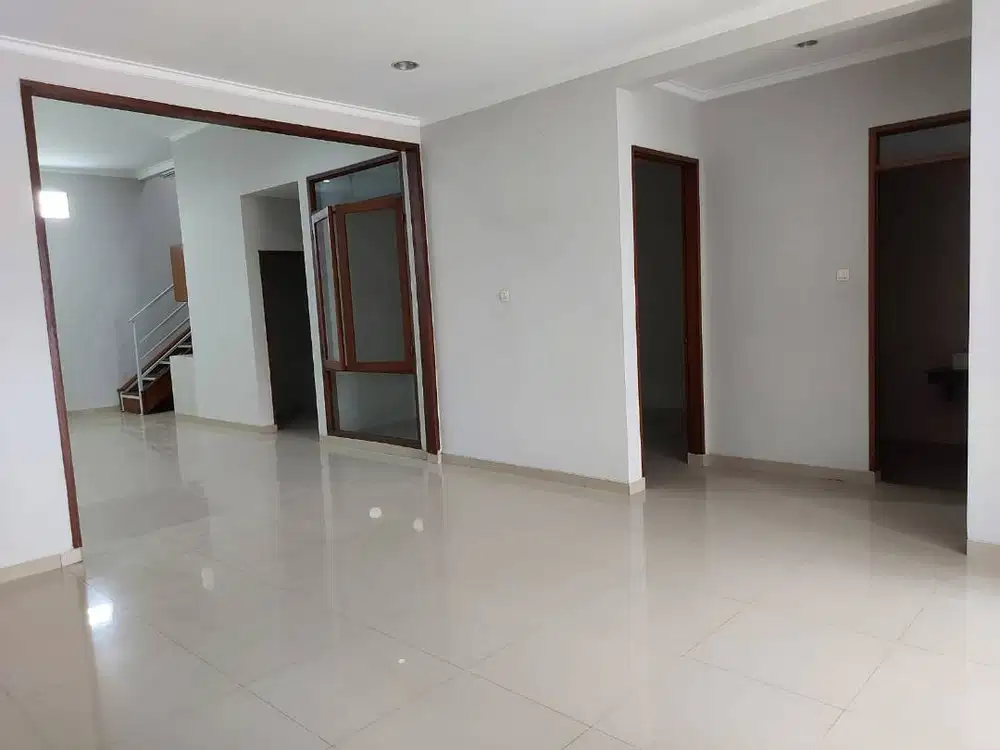 Rumah Bagus Siap Huni di Komplek Cherryfield Cluster Celeste