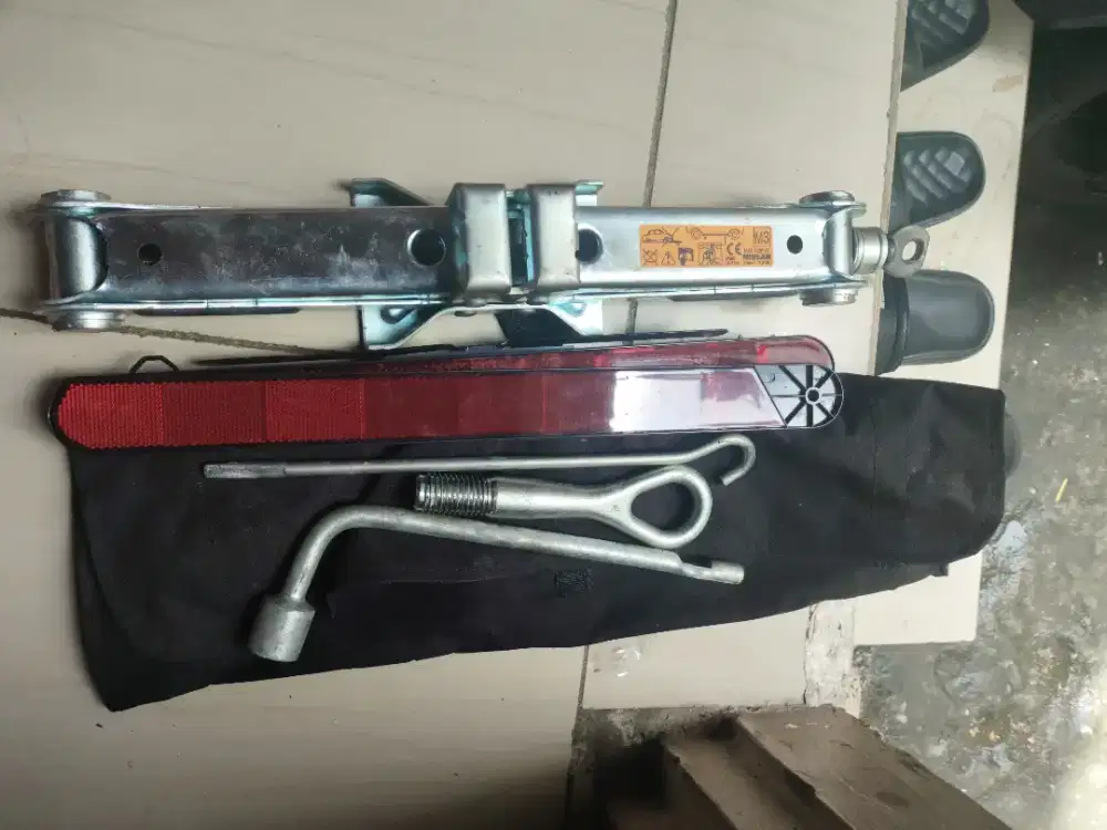 DONGKRAK ORIGINAL NISSAN ELGRAND 100%