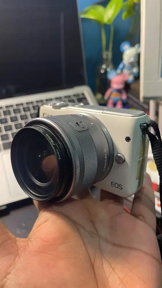 DIJUAL – Canon Mirrorless + Lensa Fix 52mm (PAKET KOMPLIT)