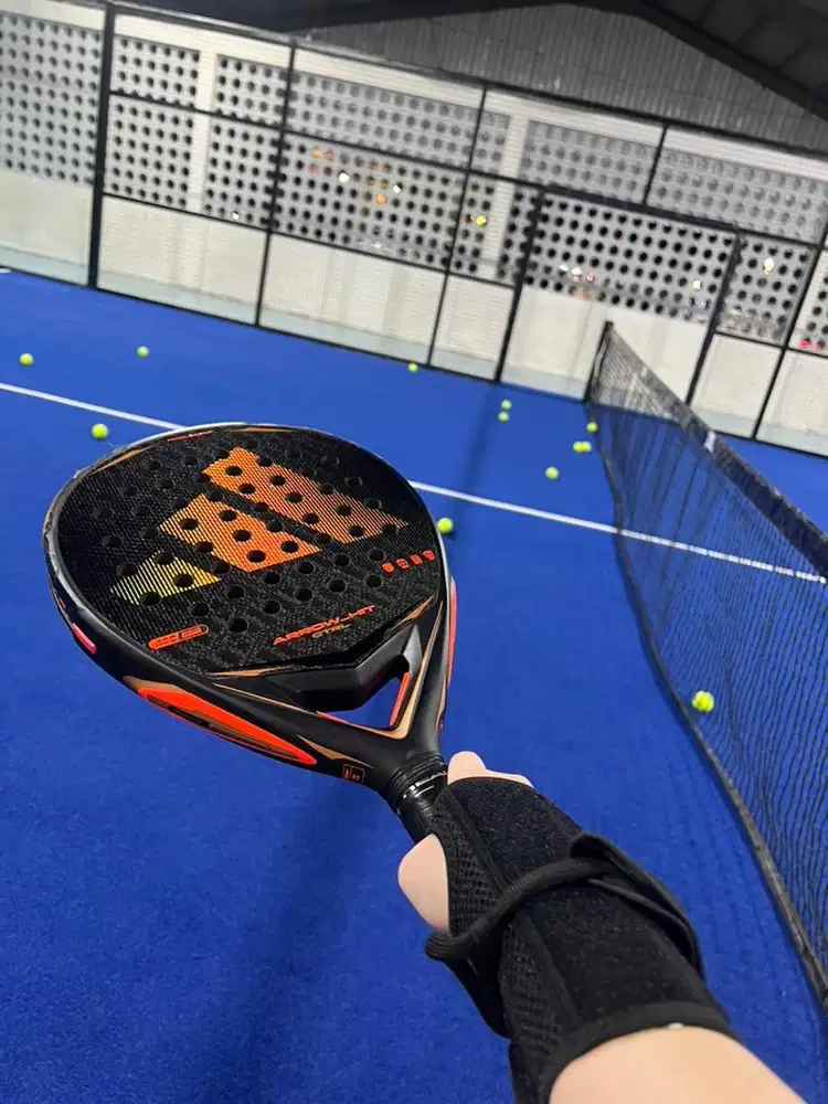 Adidas Arrow Hit Ctrl 2026 raket padel