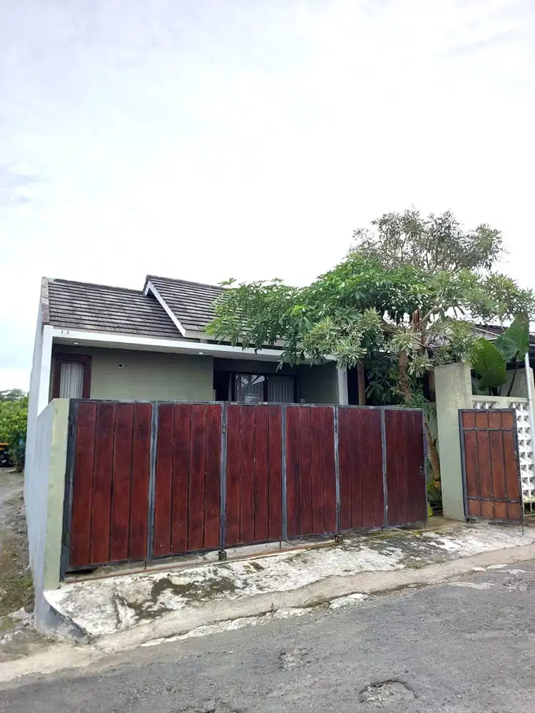 Rumah Modern Minimalis Akses Mudah di Purwomartani