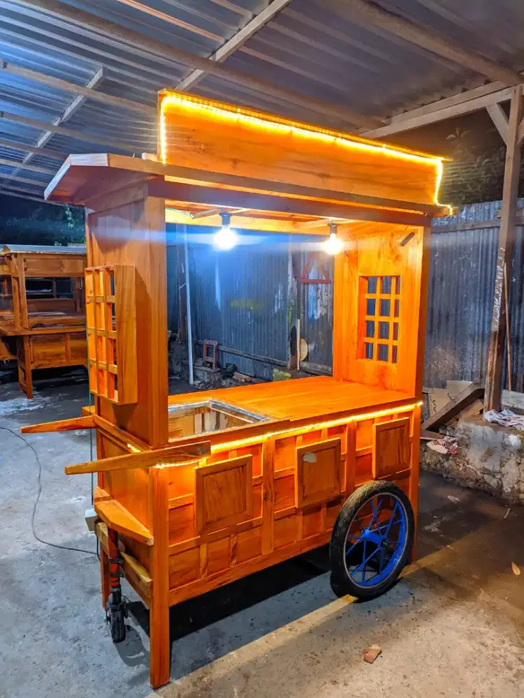 Pusat Gerobak Dimsum, angkringan, sate taichan, martabak, roti bakar