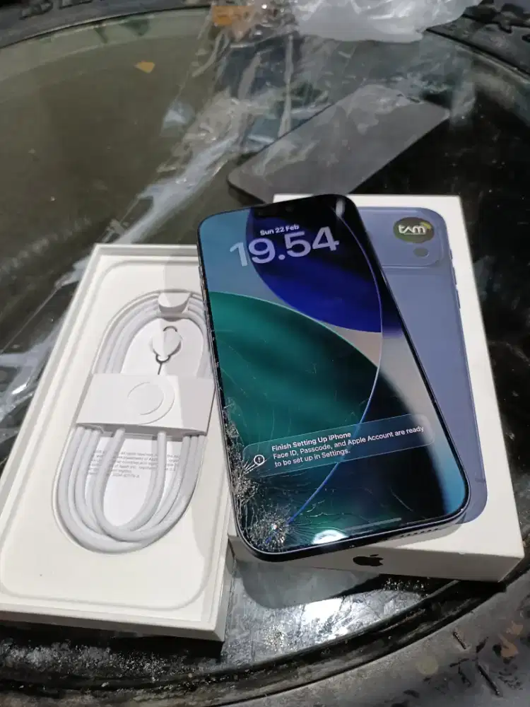 iPhone 17 Promax 256gb blue resmi mulus fulset minus retak layar