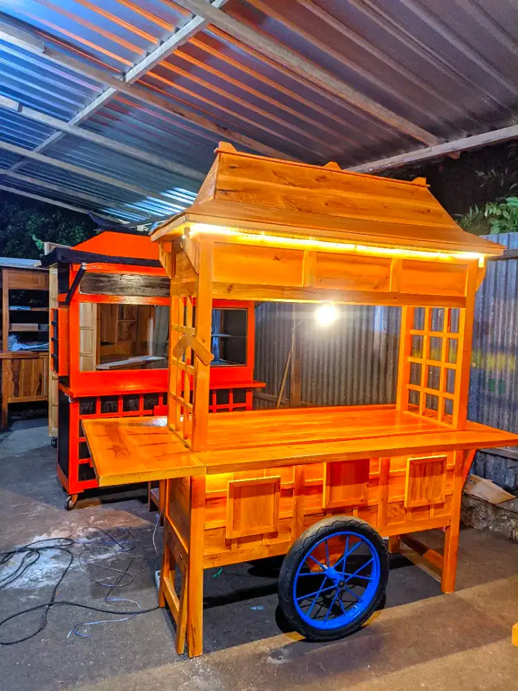 Pusat Gerobak Dimsum, Sate Taichan, Booth, Mie ayam, Bakso, Roti bakar