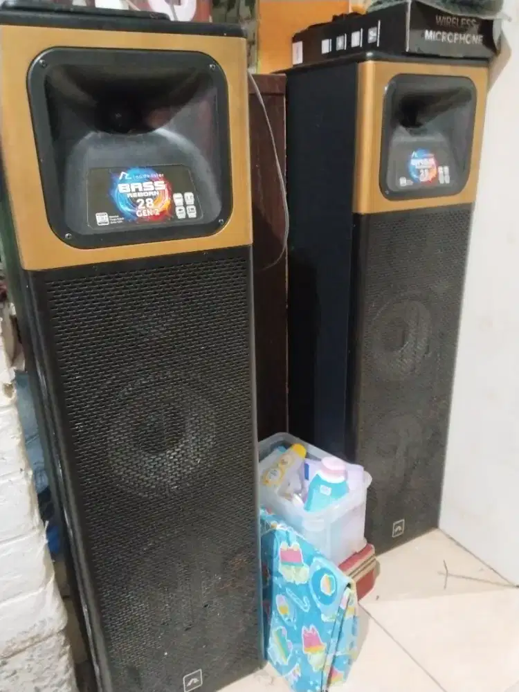 Salon 2 pasang blutut