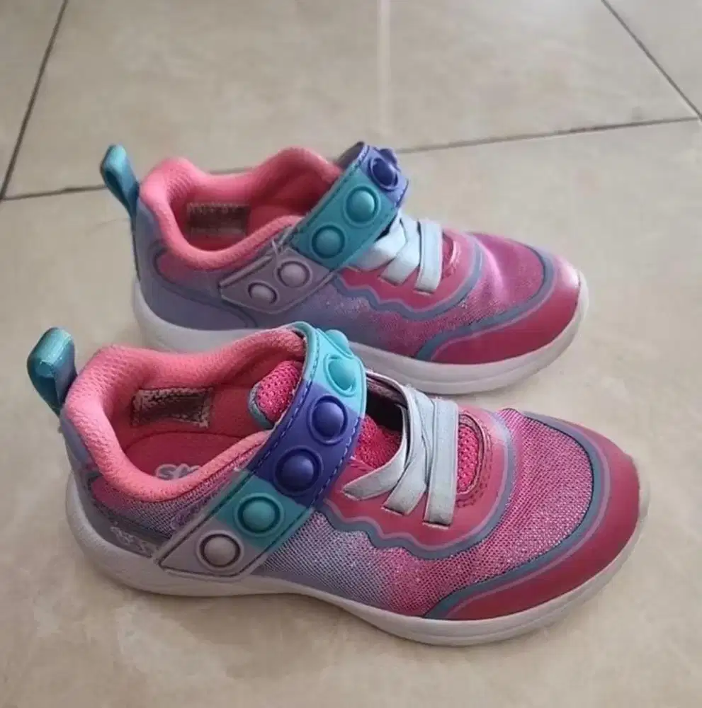 Sepatu anak sketchers