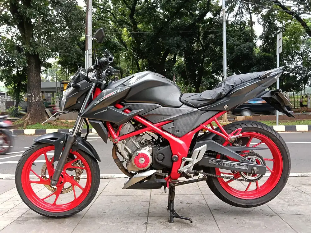 DIJUAL CASH HONDA CB 150R THN 2016 PAJAK IDUP SIAP PAKAI