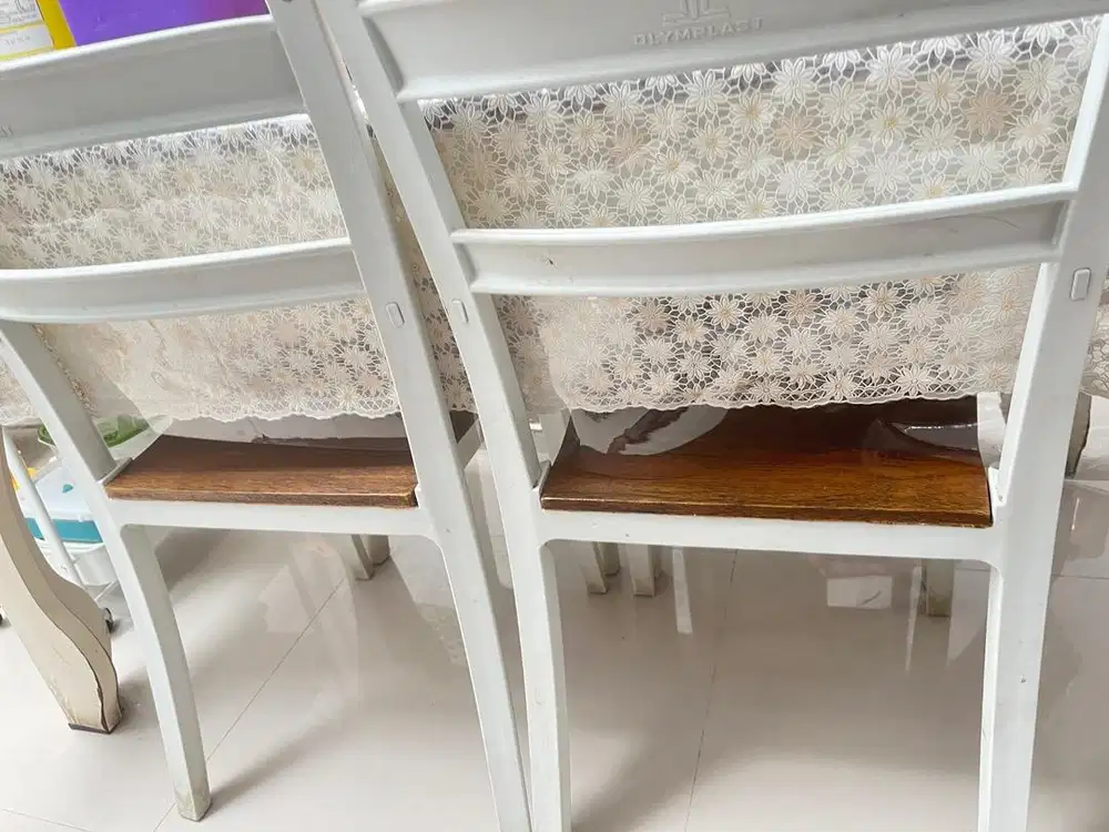 Kursi makan 4 kursi merk olympus