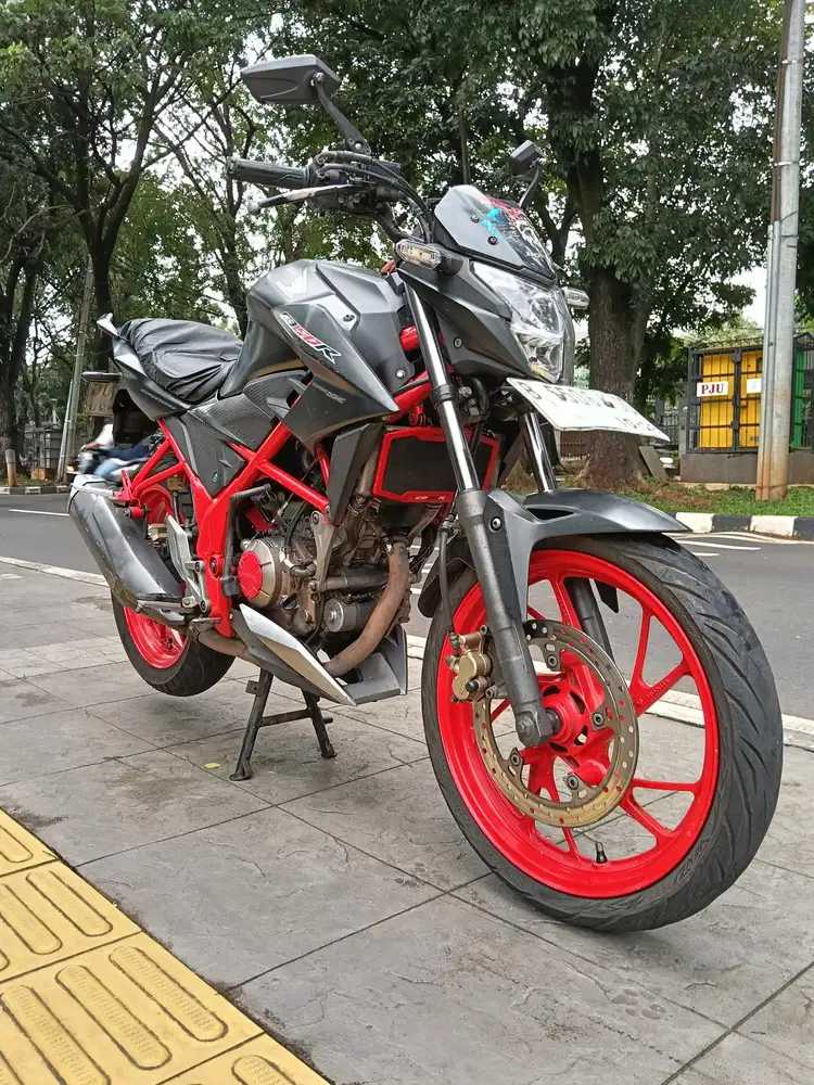 DIJUAL CASH HONDA CB 150R THN 2016 PAJAK IDUP SIAP PAKAI