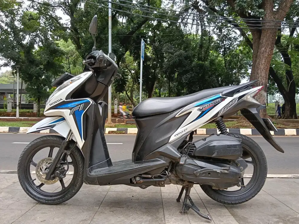 DIJUAL CASH HONDA VARIO 125 KZR THN 2013 PJK IDUP SIAP PAKAI