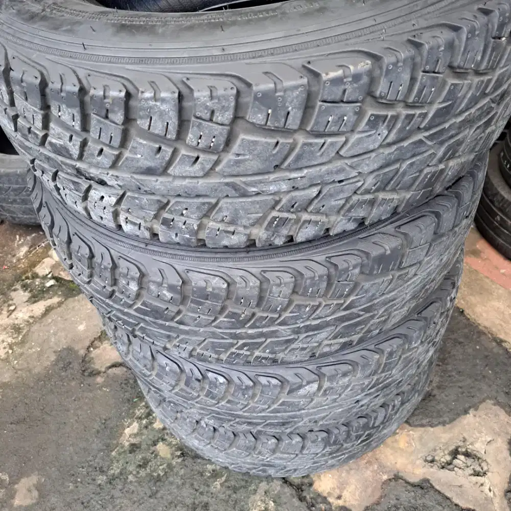 Ban mobil 235 70 r16 forceum at