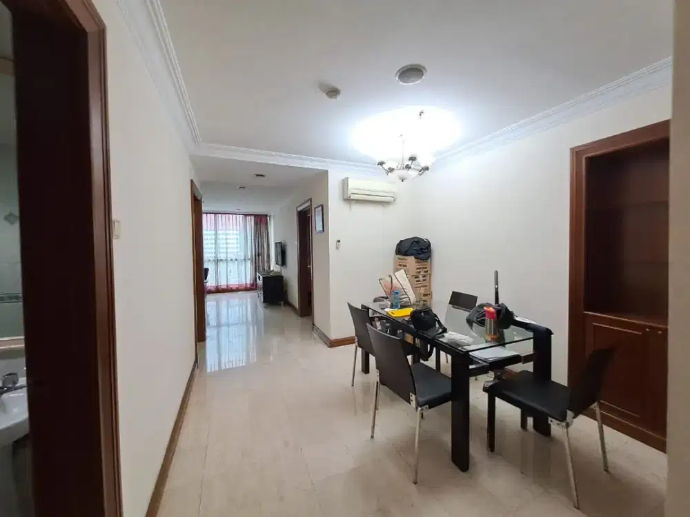 Disewakan Tahunan Apartemen Eksklusif Furnish Kamar Tidur 2+1 Lnt Bwh