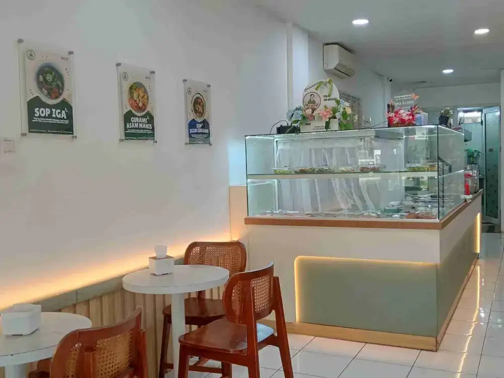 Disewakan ruko cantik ready untuk cafe/resto di ruko Commpark kota wisata included furniture