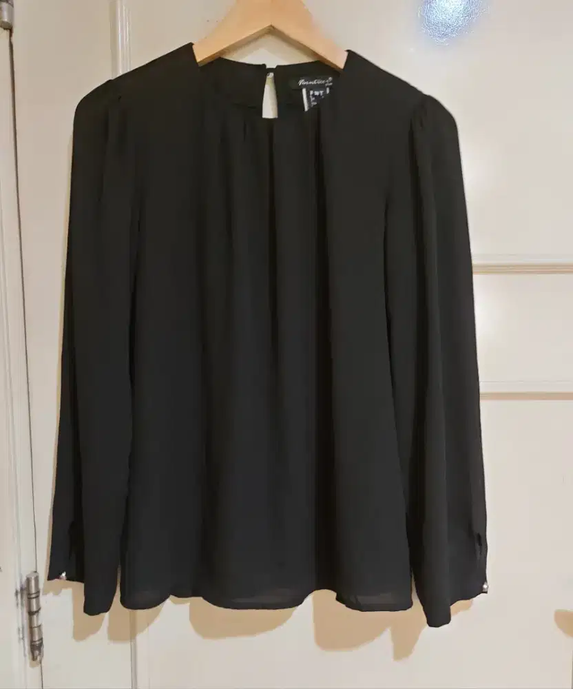 Blouse Hitam Lengan Panjang