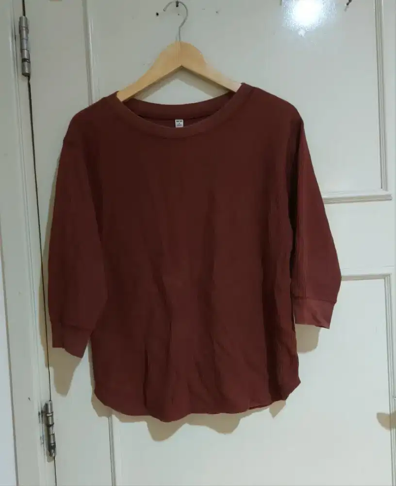 Sweater Coklat Uniqlo