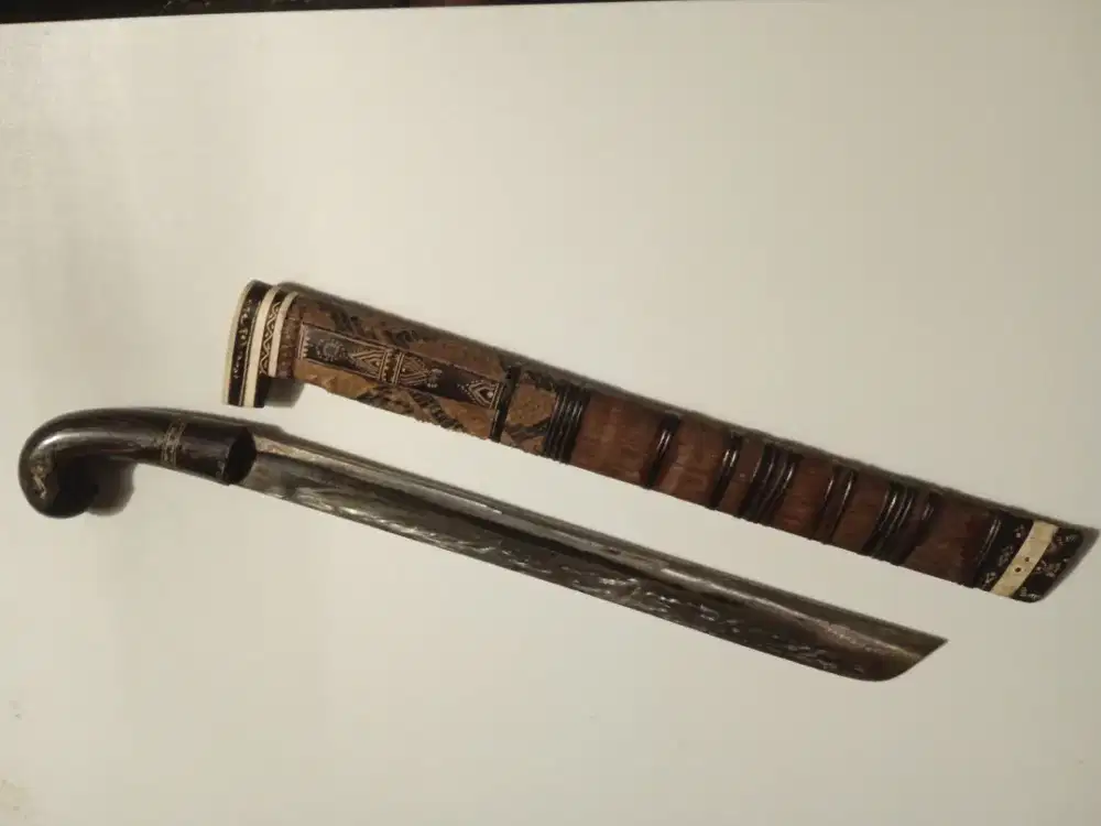 Golok hiasan dinding rumah bahan baja