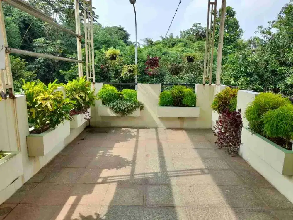 Dijual murah rumah cantik siap.huni di Legenda Wisata hunian Nyaman dan Asri