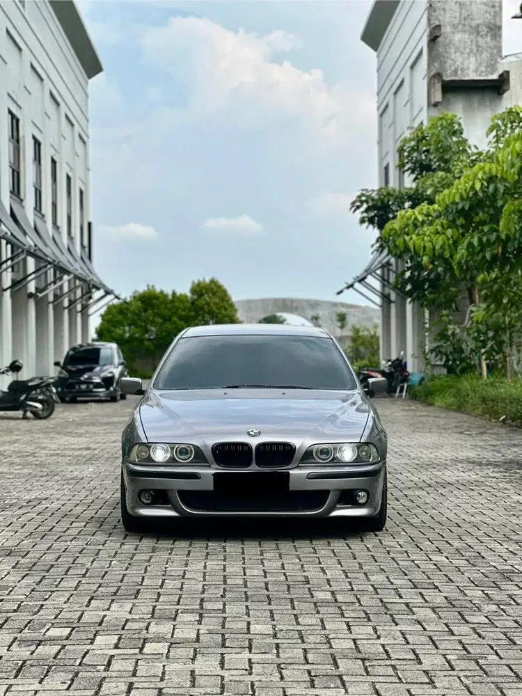 BMW 528i E39 Matic Silver 1998 Sedan Plat L