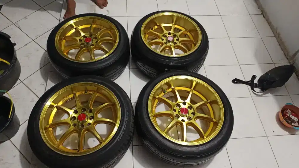 Velg celong warna emas
