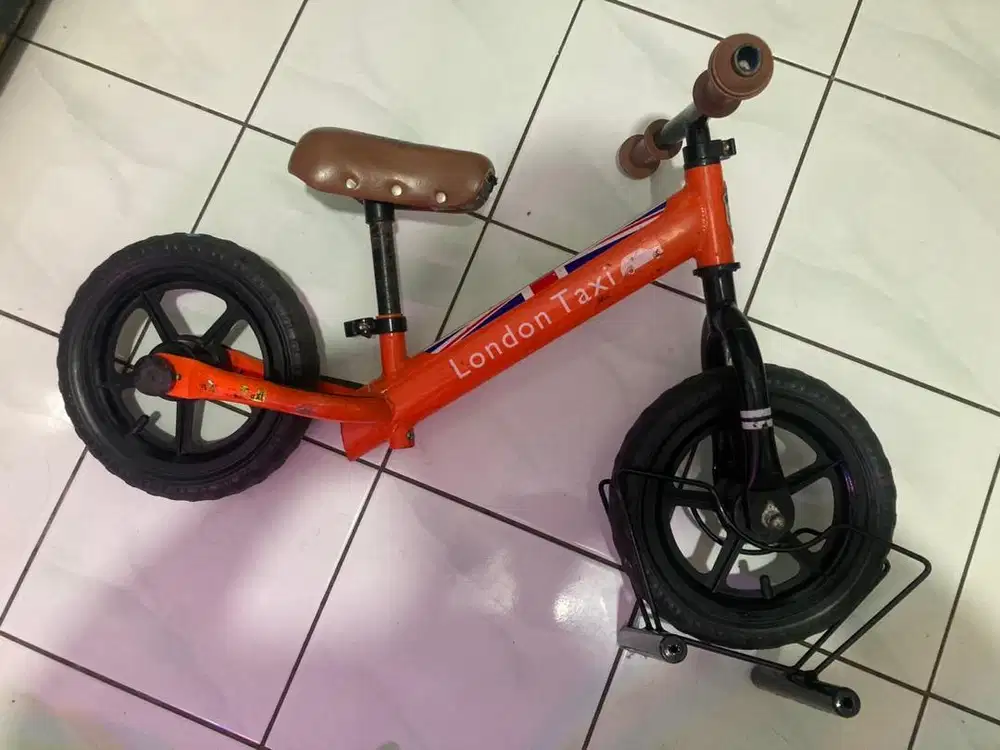 Sepeda anak london taxi
