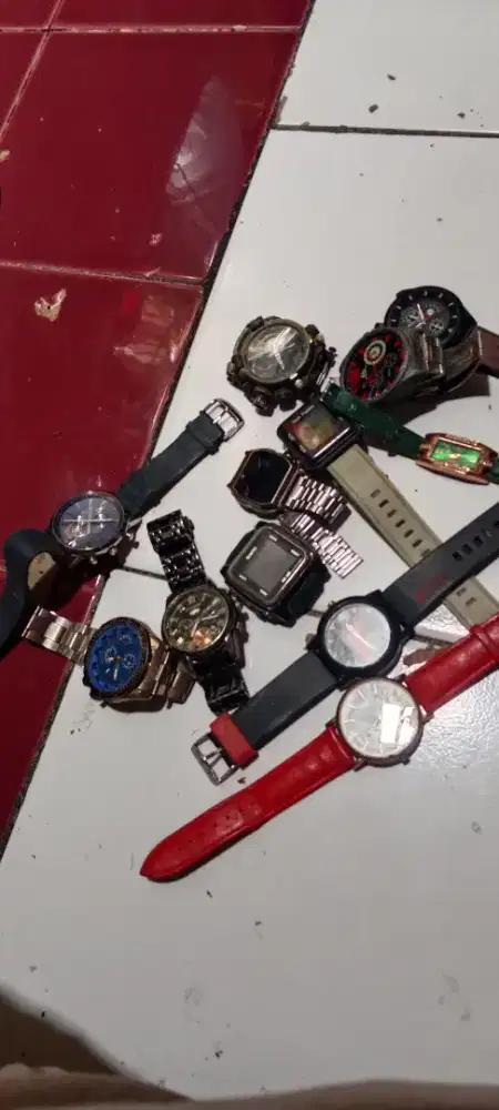Jam tangan mati tinggal ganti batu