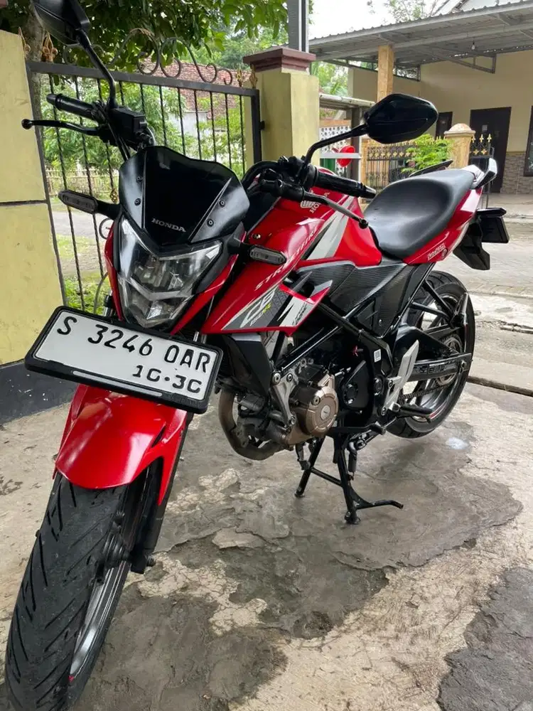 Honda CB150R Streetfire Merah Glossy Tahun 2017 ex pemakaian pribadi