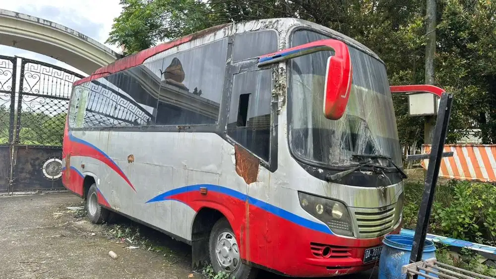 BUS TOYOTA DYNA 130 XT LONG 2012