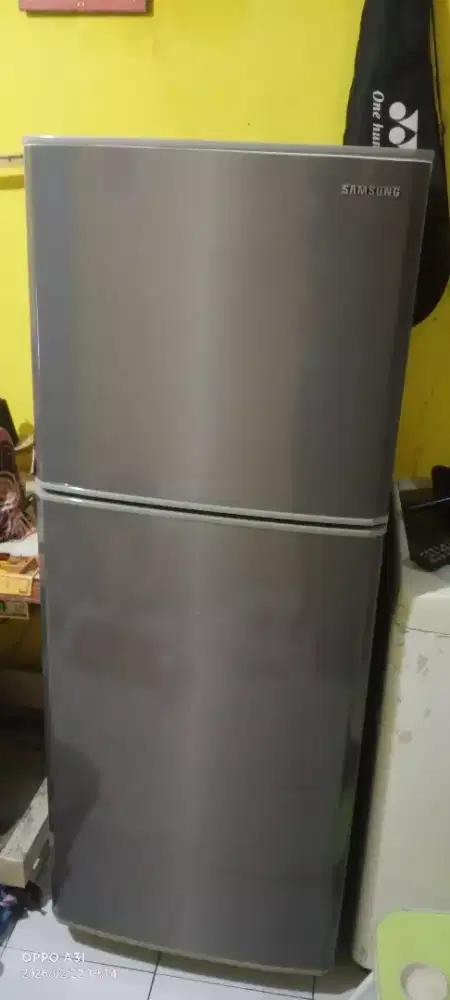 Di jual kulkas 2 pintu merk samsung