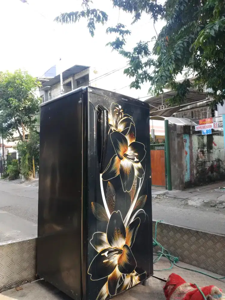 Dicari kulkas showcase freser rusak normal siap ambil