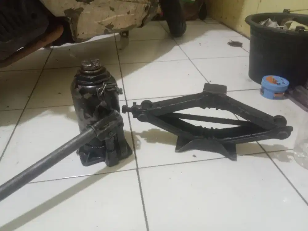 Jual dongkrak besar sm dongkrak kecil segitiga