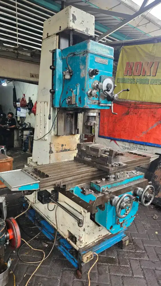 Mesin milling YAMAZAKI Japan