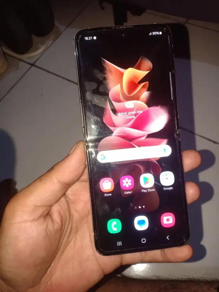 JUAL CEPAT SAMSUNG LIPAT Z FLIP 3 RAM 8GB/256GB COD DEPOK