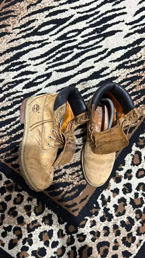 Timberland boots yellow icon