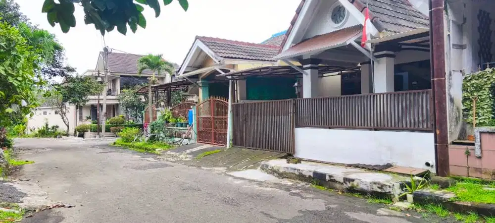 DISEWA RUMAH VILLA BOGOR INDAH 2 : LUAS ASRI DEPAN TAMAN LUAS